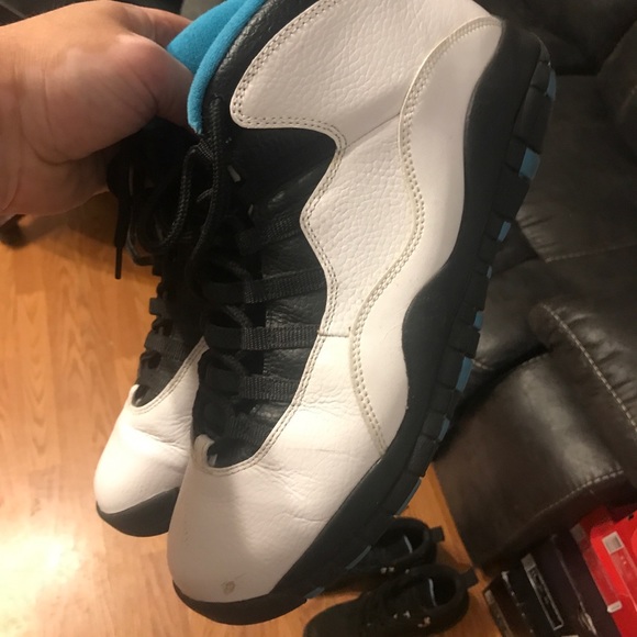 Sneakers - Picture 4 of 4